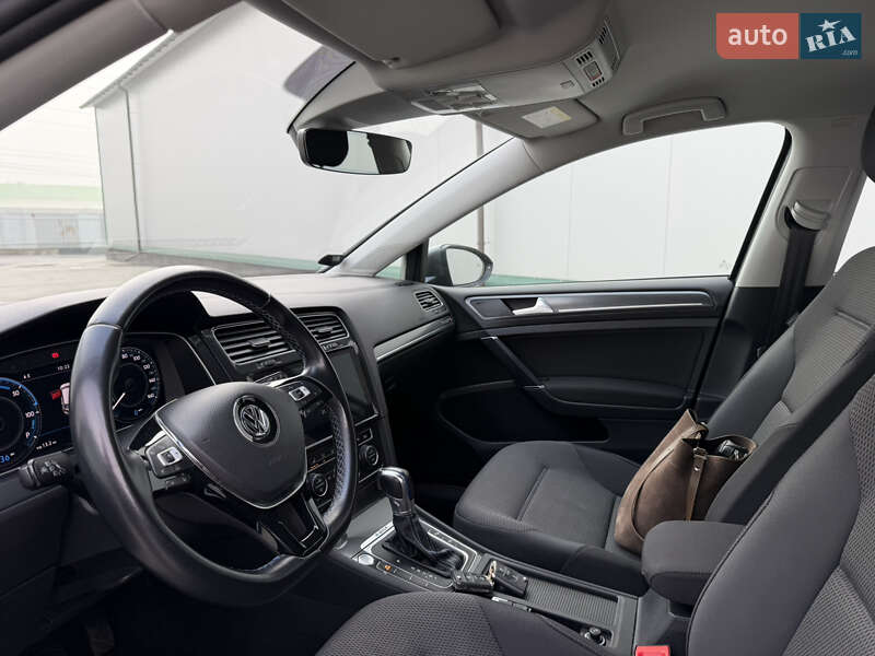 Хэтчбек Volkswagen e-Golf 2018 в Виннице