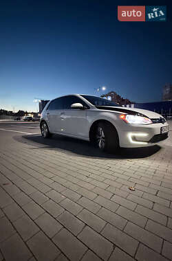 Хетчбек Volkswagen e-Golf 2016 в Умані