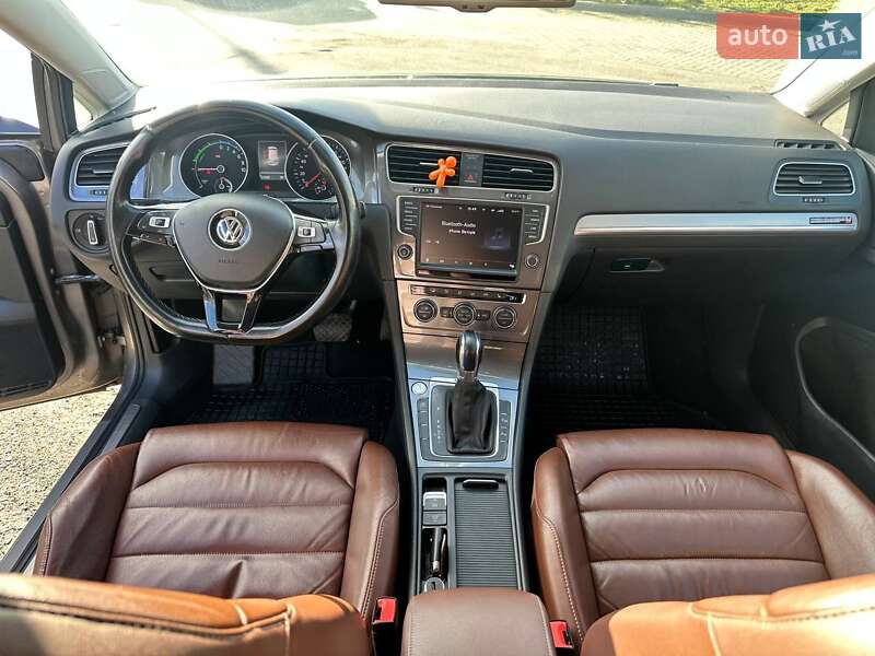 Хэтчбек Volkswagen e-Golf 2015 в Луцке