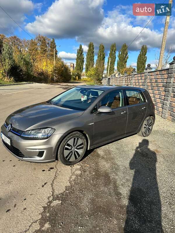 Хэтчбек Volkswagen e-Golf 2015 в Луцке