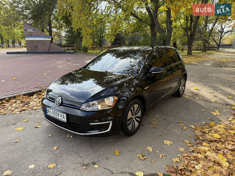 Хэтчбек Volkswagen e-Golf 2015 в Кропивницком