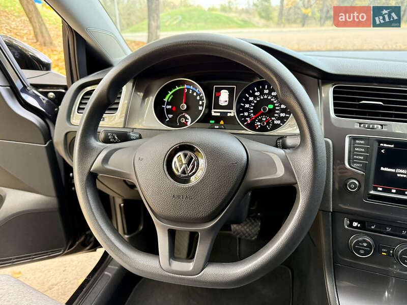 Хэтчбек Volkswagen e-Golf 2015 в Кропивницком