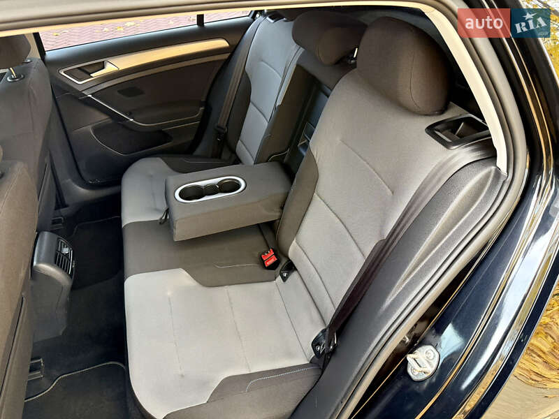 Хэтчбек Volkswagen e-Golf 2015 в Кропивницком