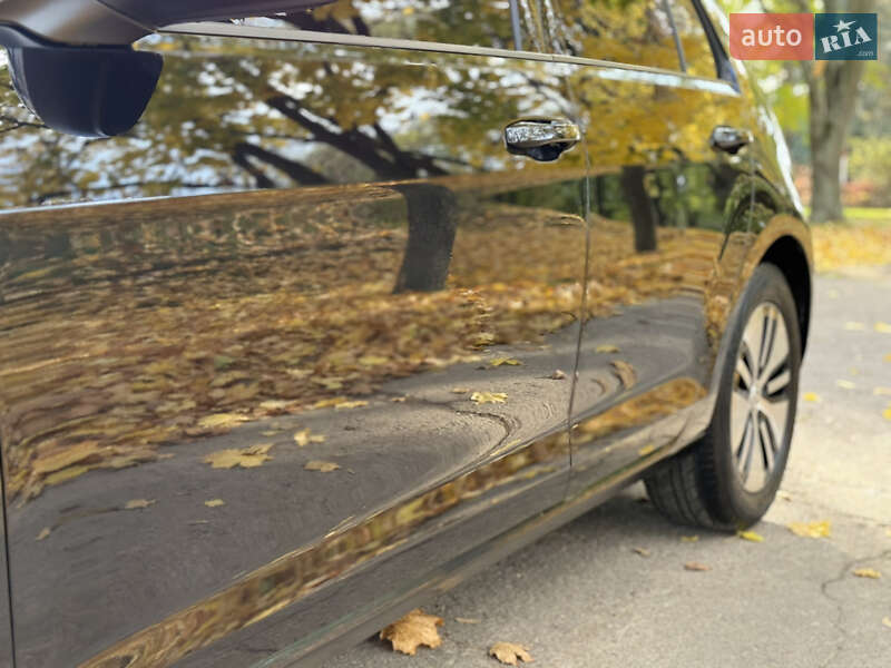 Хэтчбек Volkswagen e-Golf 2015 в Кропивницком