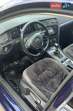 Хэтчбек Volkswagen e-Golf 2019 в 