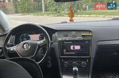 Хэтчбек Volkswagen e-Golf 2019 в 