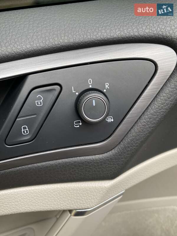 Хетчбек Volkswagen e-Golf 2019 в Хмельницькому фото 17 Хетчбек Volkswagen e-Golf 2019 в Хмельницькому