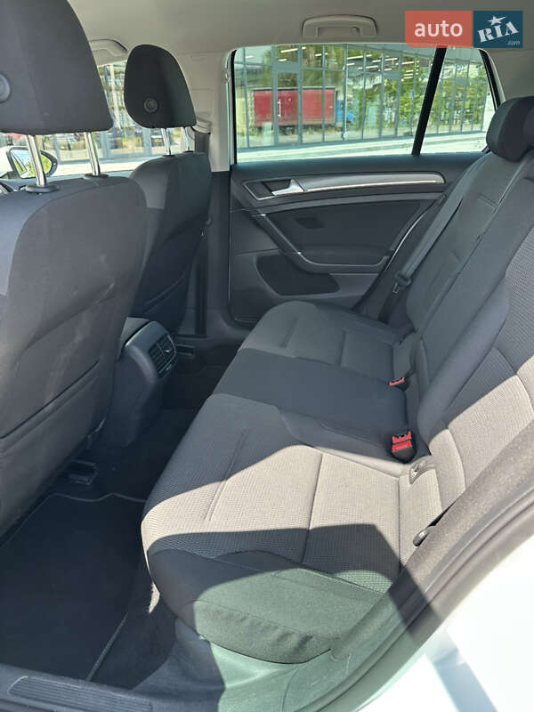 Хэтчбек Volkswagen e-Golf 2018 в Хмельницком