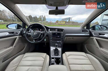 Хэтчбек Volkswagen e-Golf 2015 в 