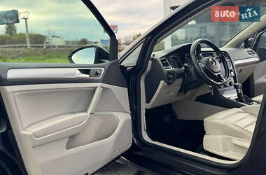 Хэтчбек Volkswagen e-Golf 2015 в 