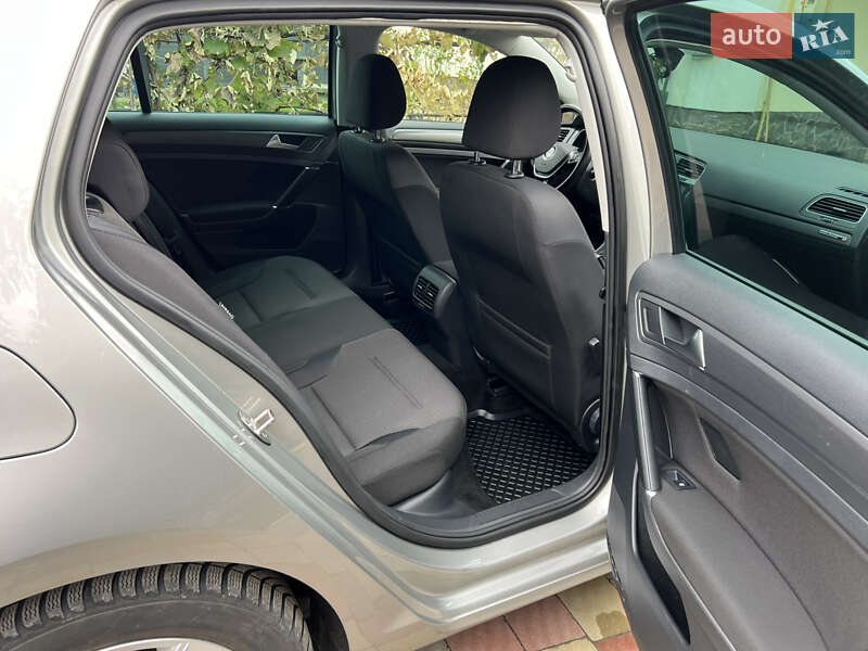 Хетчбек Volkswagen e-Golf 2019 в Винниках