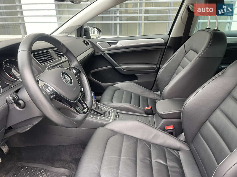 Хэтчбек Volkswagen e-Golf 2016 в Ровно