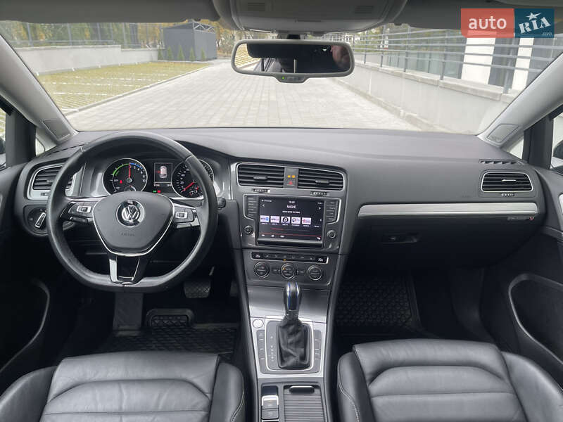 Хэтчбек Volkswagen e-Golf 2016 в Ровно