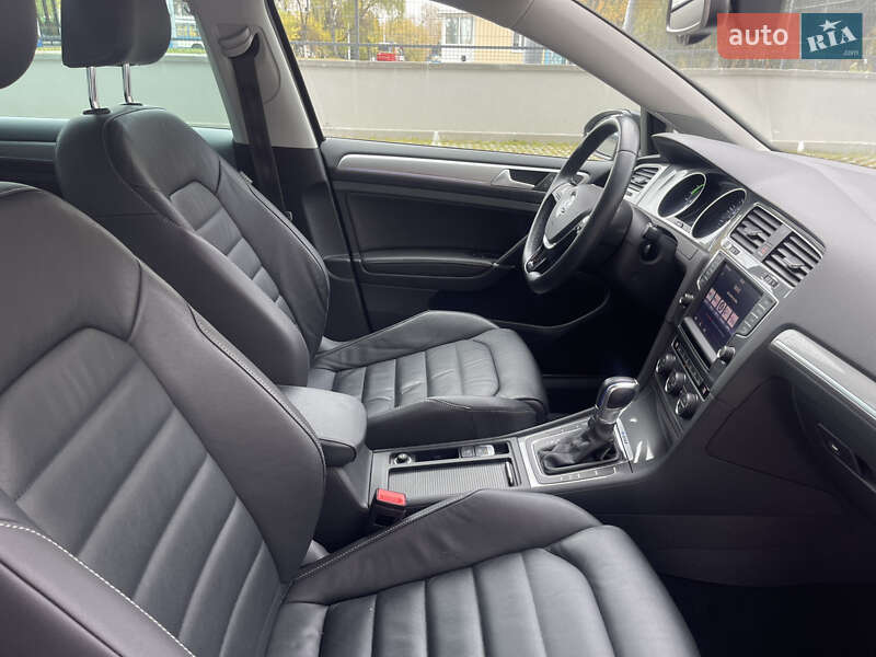 Хэтчбек Volkswagen e-Golf 2016 в Ровно