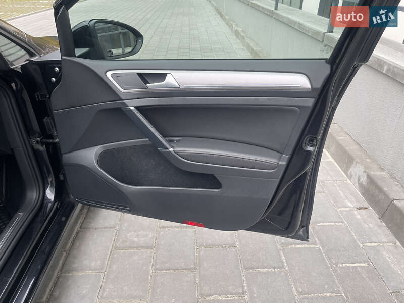 Хэтчбек Volkswagen e-Golf 2016 в Ровно