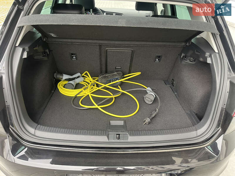 Хэтчбек Volkswagen e-Golf 2016 в Ровно