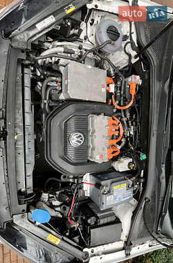 Хэтчбек Volkswagen e-Golf 2014 в 