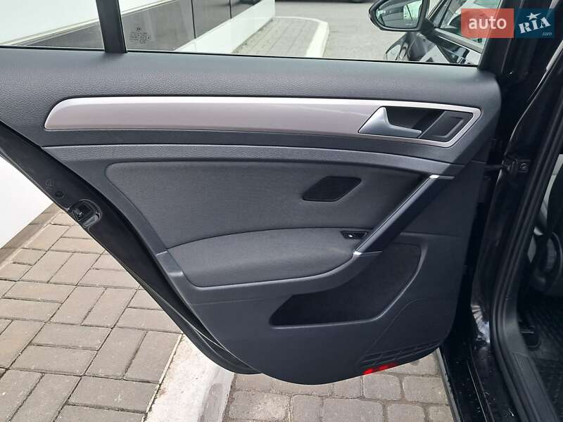 Хэтчбек Volkswagen e-Golf 2016 в Ровно