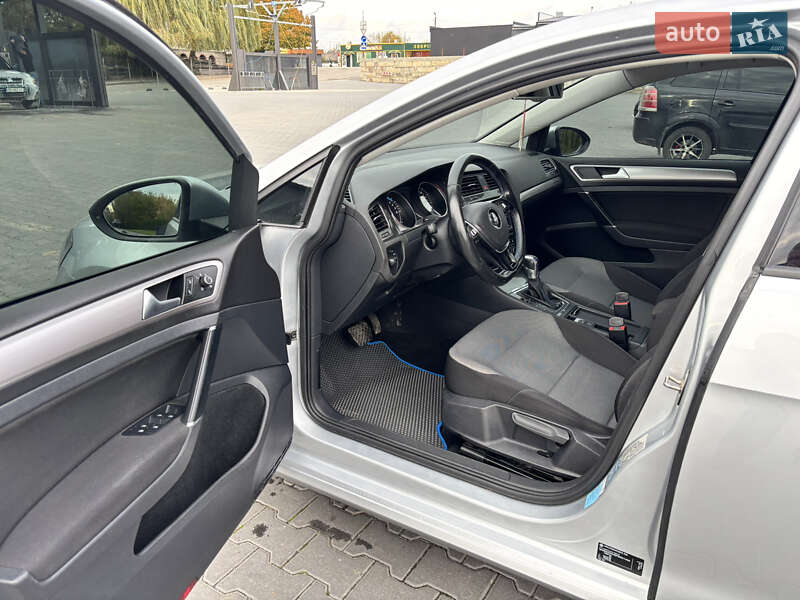 Хэтчбек Volkswagen e-Golf 2014 в Золочеве фото 51 Хэтчбек Volkswagen e-Golf 2014 в Золочеве