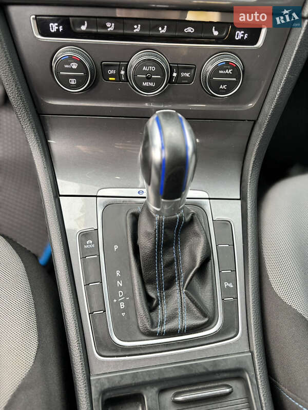 Хэтчбек Volkswagen e-Golf 2014 в Золочеве фото 72 Хэтчбек Volkswagen e-Golf 2014 в Золочеве