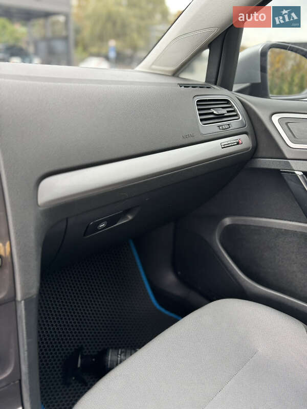 Хэтчбек Volkswagen e-Golf 2014 в Золочеве фото 74 Хэтчбек Volkswagen e-Golf 2014 в Золочеве