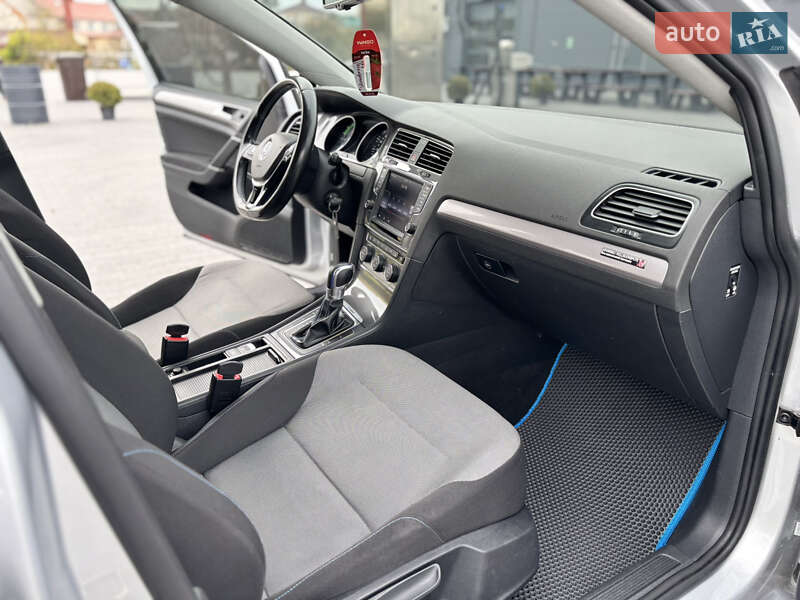 Хэтчбек Volkswagen e-Golf 2014 в Золочеве фото 78 Хэтчбек Volkswagen e-Golf 2014 в Золочеве