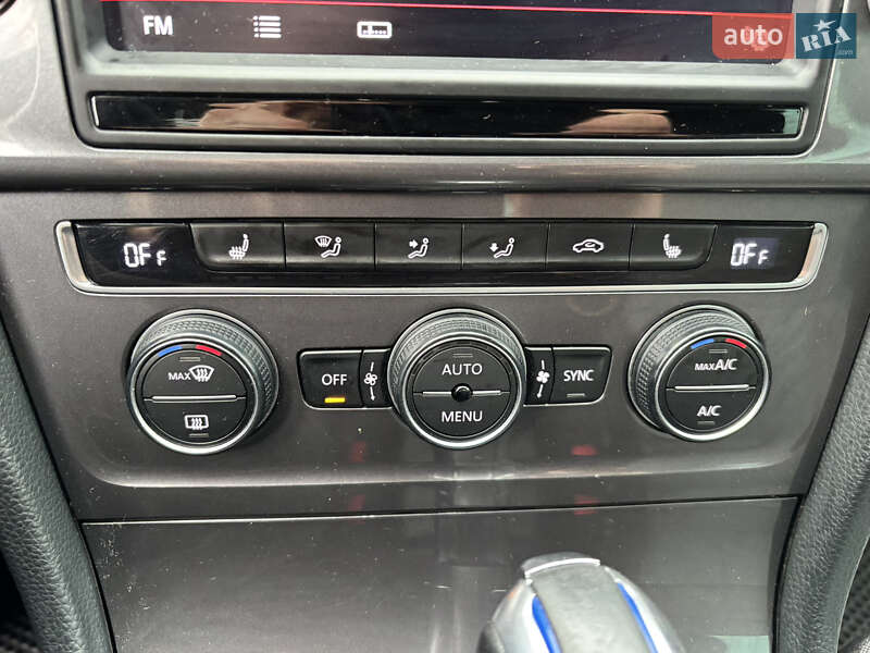 Хэтчбек Volkswagen e-Golf 2014 в Золочеве фото 94 Хэтчбек Volkswagen e-Golf 2014 в Золочеве