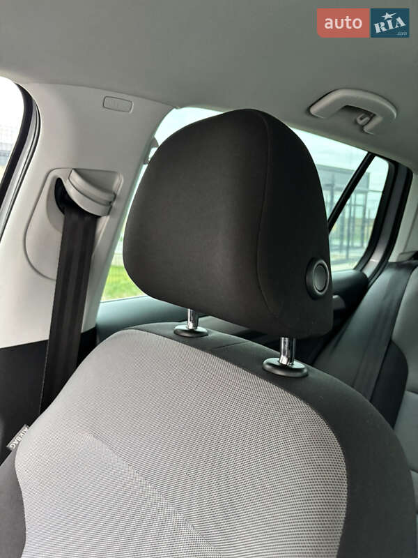 Хэтчбек Volkswagen e-Golf 2014 в Золочеве фото 99 Хэтчбек Volkswagen e-Golf 2014 в Золочеве