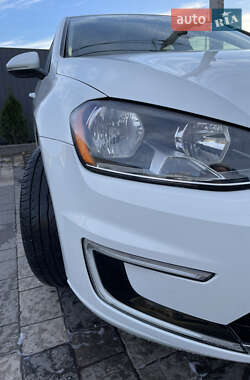 Хэтчбек Volkswagen e-Golf 2016 в 