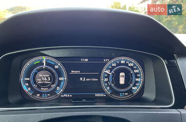 Хэтчбек Volkswagen e-Golf 2016 в 