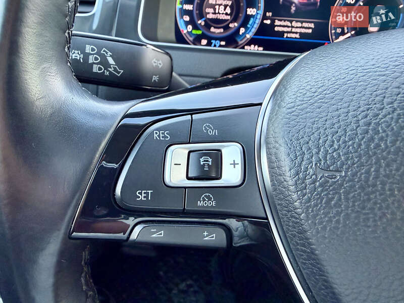 Хэтчбек Volkswagen e-Golf 2017 в Львове фото 23 Хэтчбек Volkswagen e-Golf 2017 в Львове