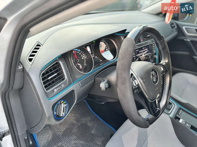 Хэтчбек Volkswagen e-Golf 2014 в Золочеве фото 102 Хэтчбек Volkswagen e-Golf 2014 в Золочеве