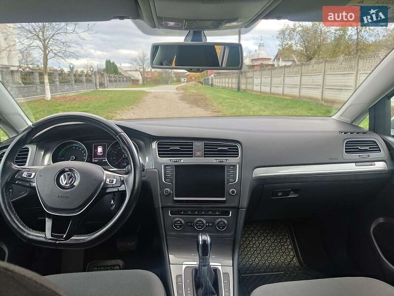 Хэтчбек Volkswagen e-Golf 2015 в Стрые