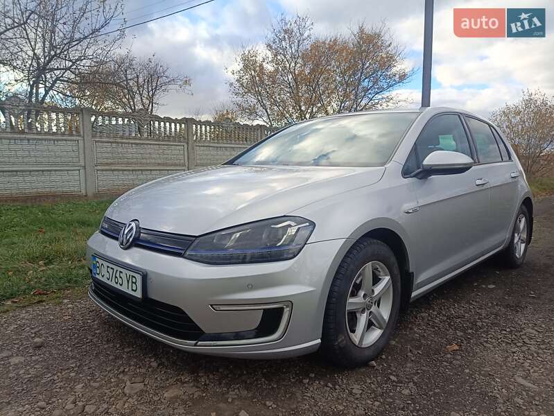 Хэтчбек Volkswagen e-Golf 2015 в Стрые