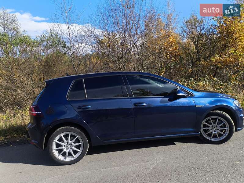 Хэтчбек Volkswagen e-Golf 2014 в Долине фото 12 Хэтчбек Volkswagen e-Golf 2014 в Долине