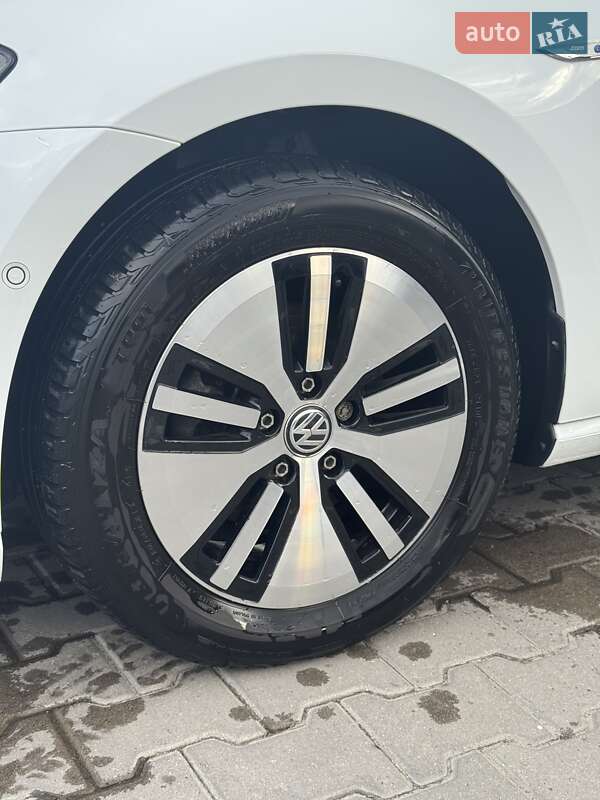 Хэтчбек Volkswagen e-Golf 2019 в Львове