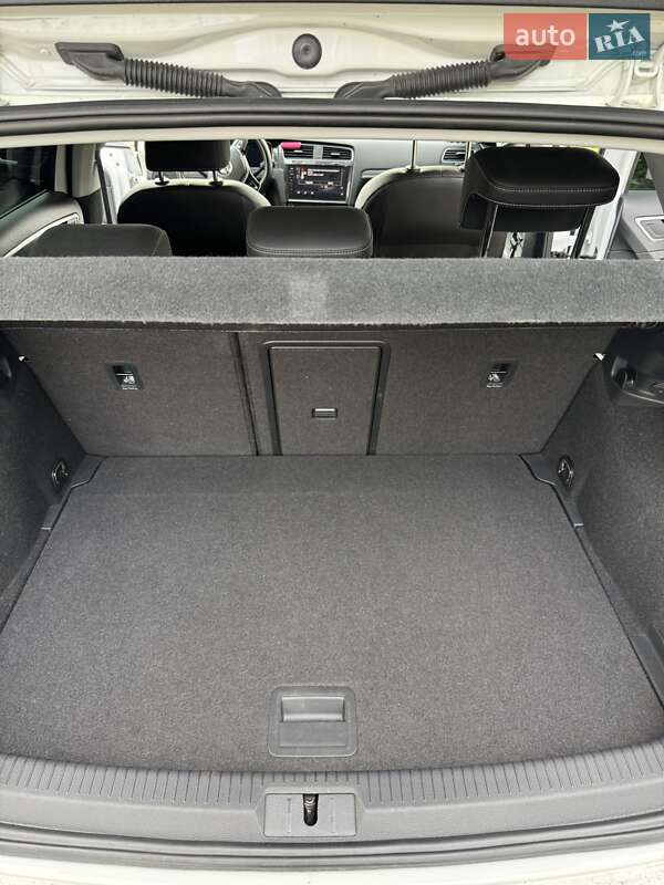 Хэтчбек Volkswagen e-Golf 2019 в Львове