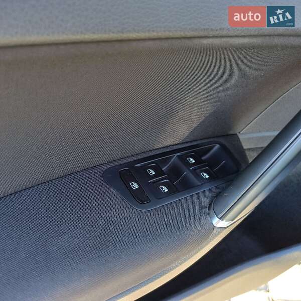 Хетчбек Volkswagen e-Golf 2015 в Старокостянтинові фото 24 Хетчбек Volkswagen e-Golf 2015 в Старокостянтинові