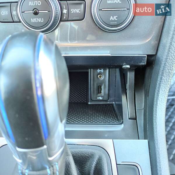 Хетчбек Volkswagen e-Golf 2015 в Старокостянтинові фото 32 Хетчбек Volkswagen e-Golf 2015 в Старокостянтинові