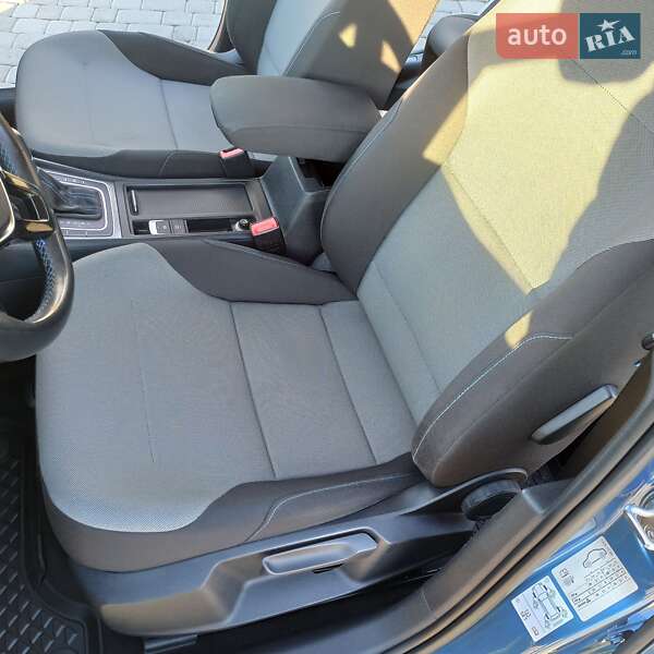 Хетчбек Volkswagen e-Golf 2015 в Старокостянтинові фото 77 Хетчбек Volkswagen e-Golf 2015 в Старокостянтинові