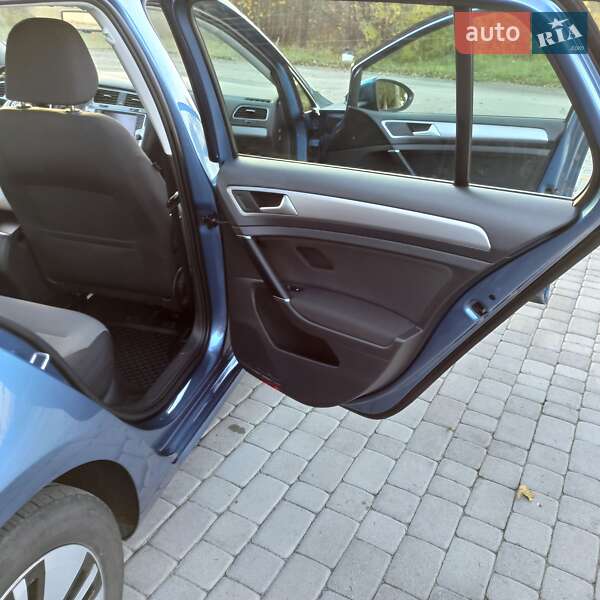 Хетчбек Volkswagen e-Golf 2015 в Старокостянтинові фото 98 Хетчбек Volkswagen e-Golf 2015 в Старокостянтинові