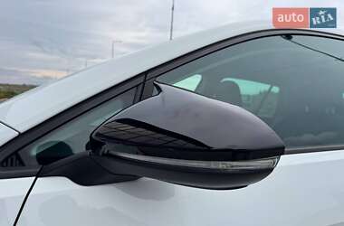 Хэтчбек Volkswagen e-Golf 2017 в 