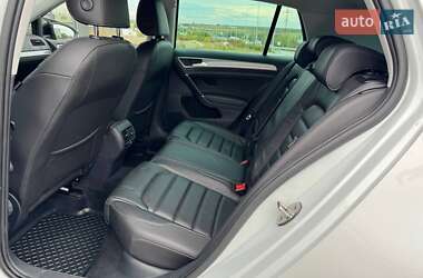 Хэтчбек Volkswagen e-Golf 2017 в 