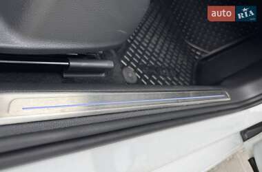 Хэтчбек Volkswagen e-Golf 2017 в 