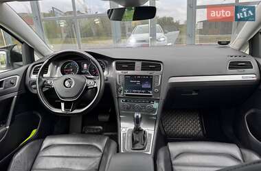 Хэтчбек Volkswagen e-Golf 2017 в 