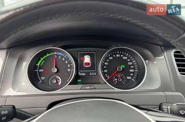 Хэтчбек Volkswagen e-Golf 2017 в 