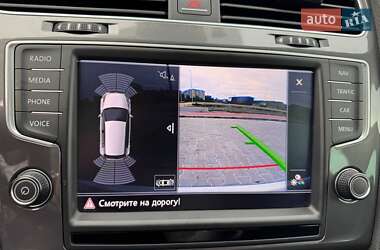 Хэтчбек Volkswagen e-Golf 2017 в 