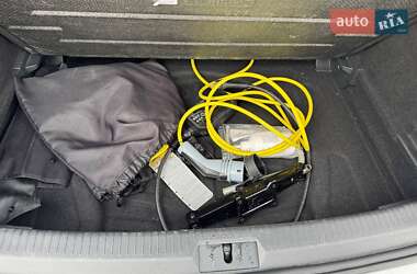 Хэтчбек Volkswagen e-Golf 2017 в 