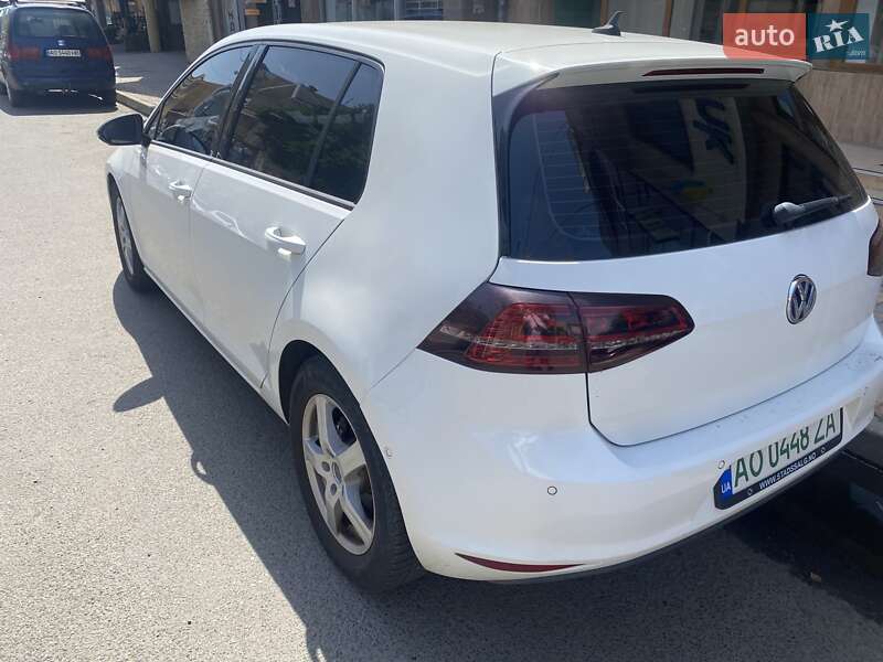 Хэтчбек Volkswagen e-Golf 2014 в Ужгороде