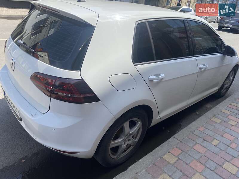Хэтчбек Volkswagen e-Golf 2014 в Ужгороде